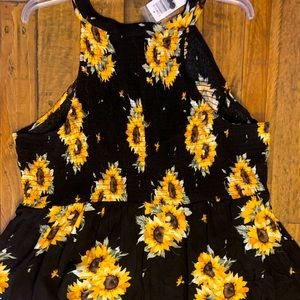 BLACK SUNFLOWER BUTTON SMOCKED BABYDOLL TANK